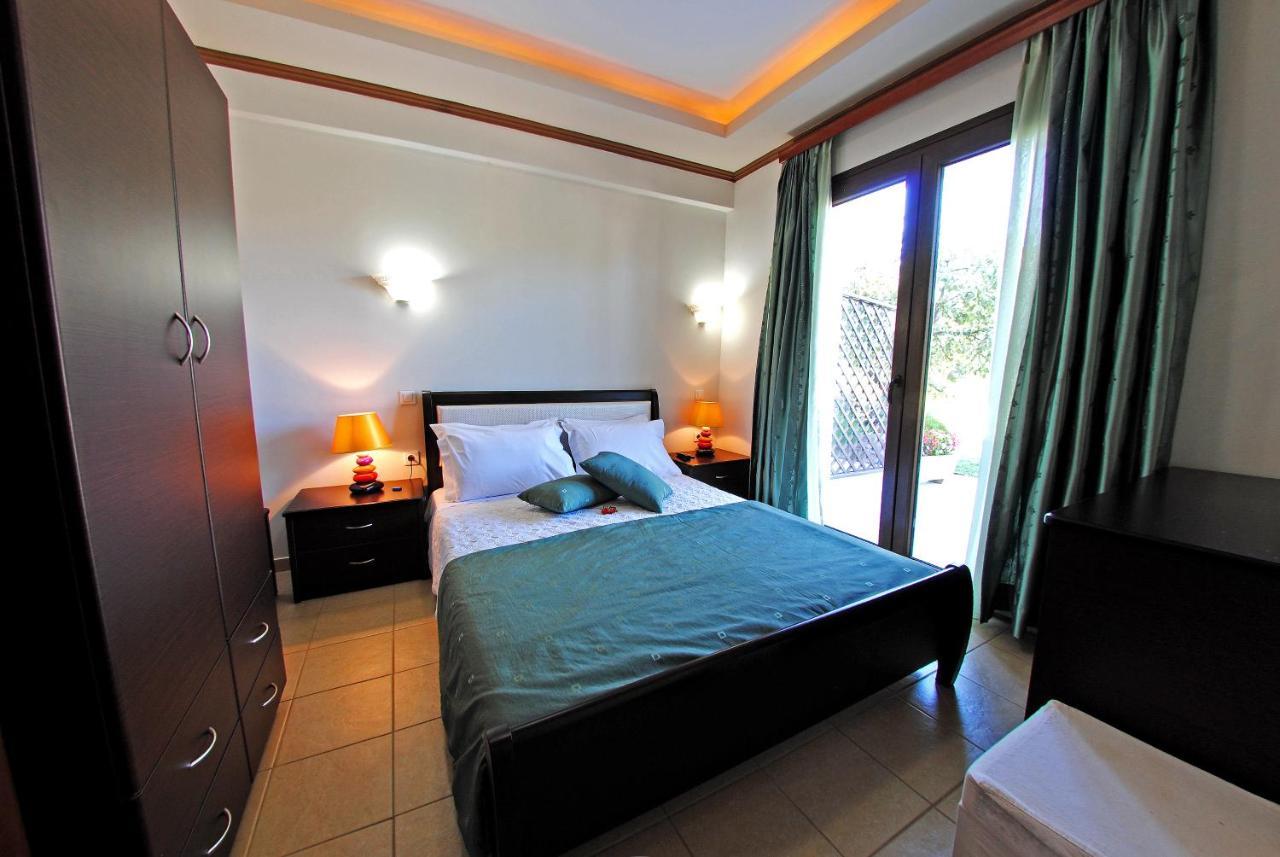 Dionysus Apartments & Suites Ierissós Zimmer foto