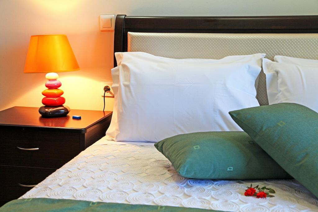 Dionysus Apartments & Suites Ierissós Zimmer foto